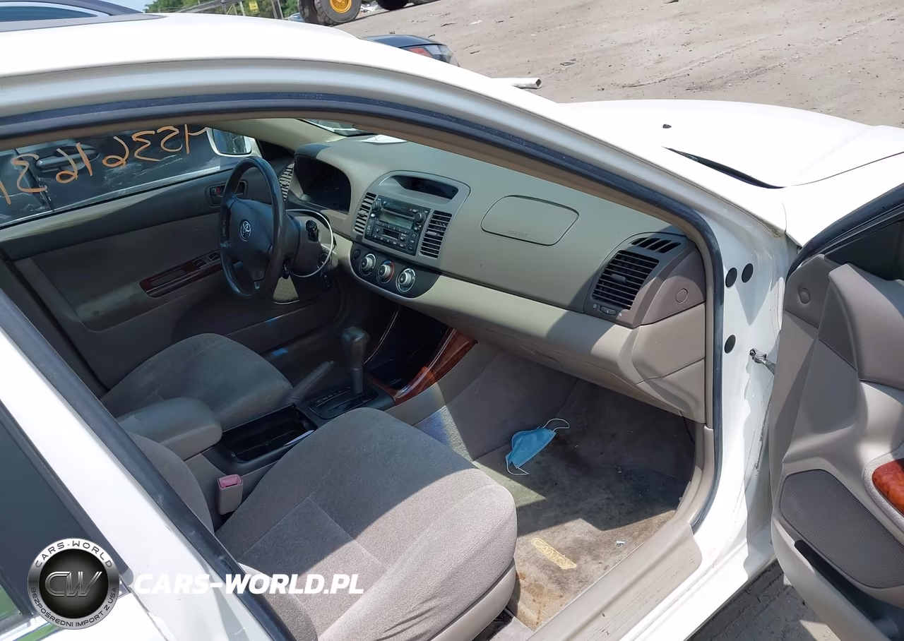 2004 Toyota Camry Le VIN:JTDBE32K240287714 - 5