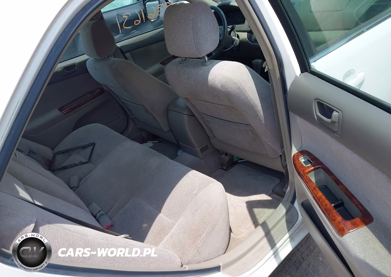 2004 Toyota Camry Le VIN:JTDBE32K240287714 - 8