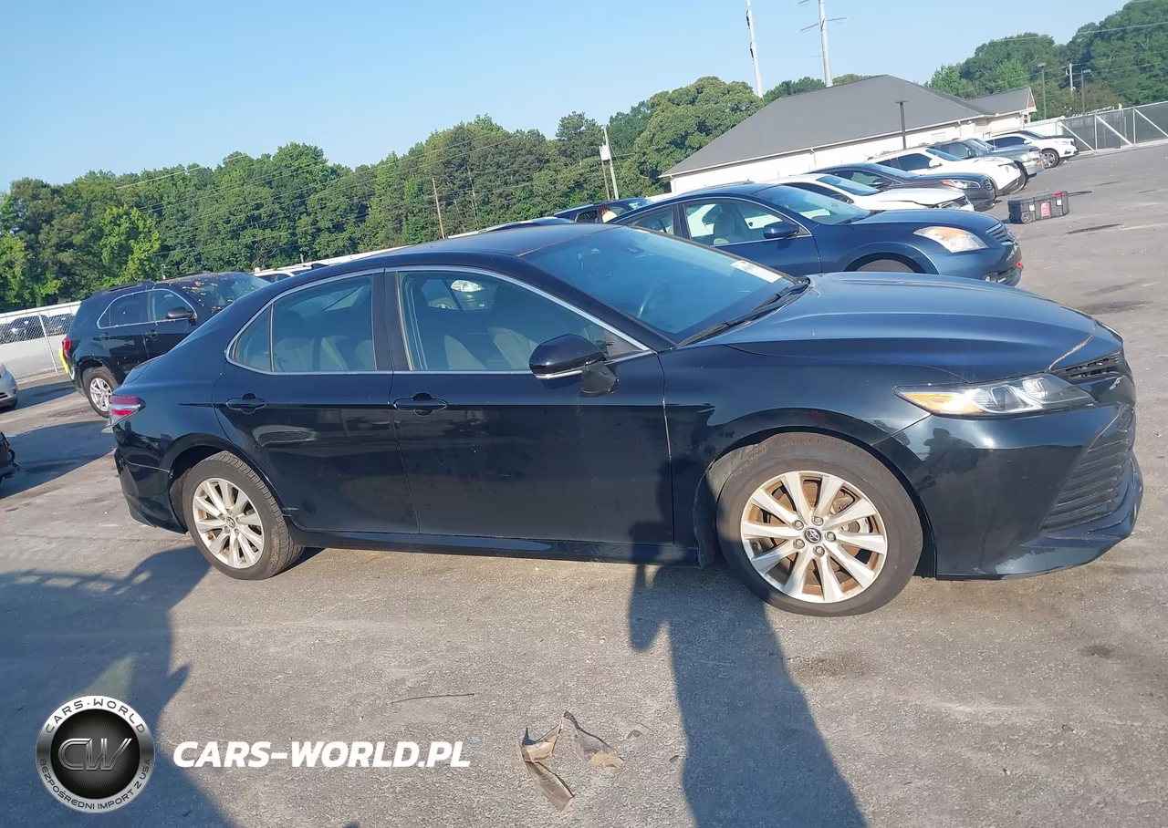 2019 Toyota Camry Le VIN:4T1B11HK3KU234979 - 13