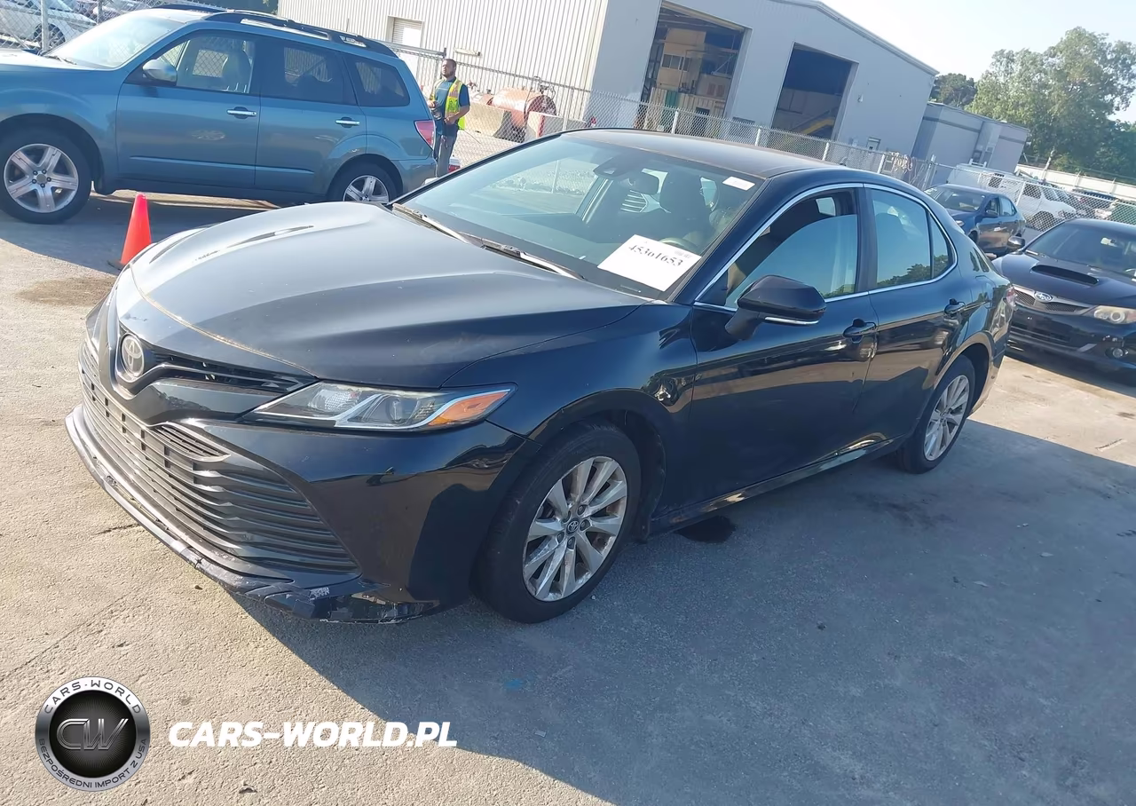 2019 Toyota Camry Le VIN:4T1B11HK3KU234979 - 2