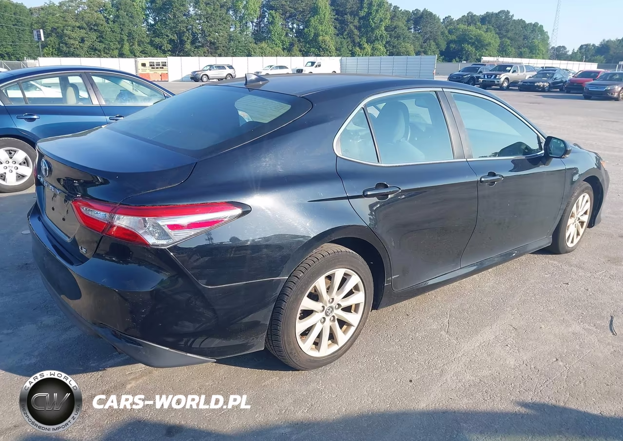2019 Toyota Camry Le VIN:4T1B11HK3KU234979 - 4