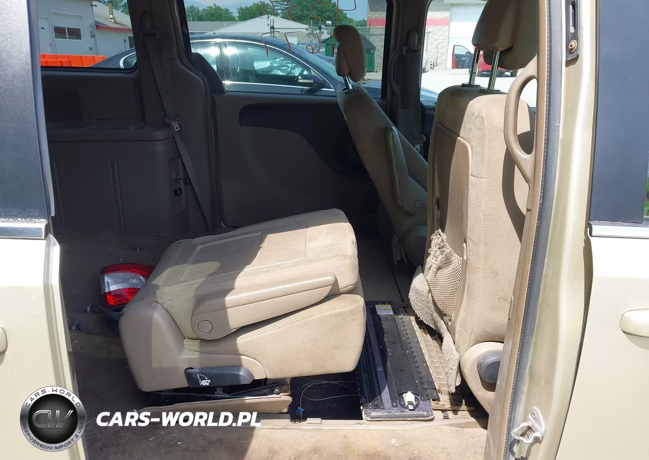 2011 Chrysler Town & Country Touring VIN:2A4RR5DG4BR768553 - 8