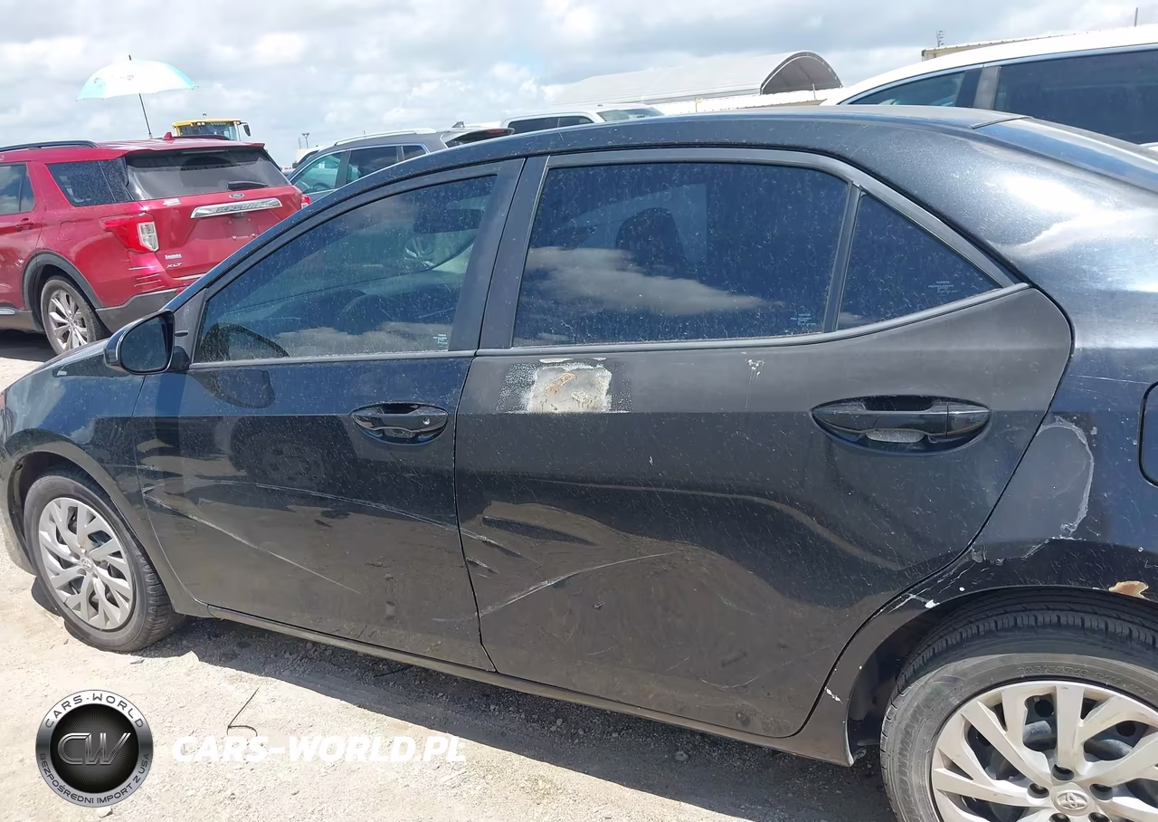 2017 Toyota Corolla Le VIN:5YFBURHE2HP599101 - 14