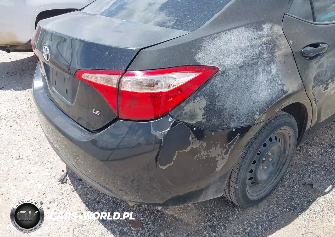 2017 Toyota Corolla Le VIN:5YFBURHE2HP599101 - 18
