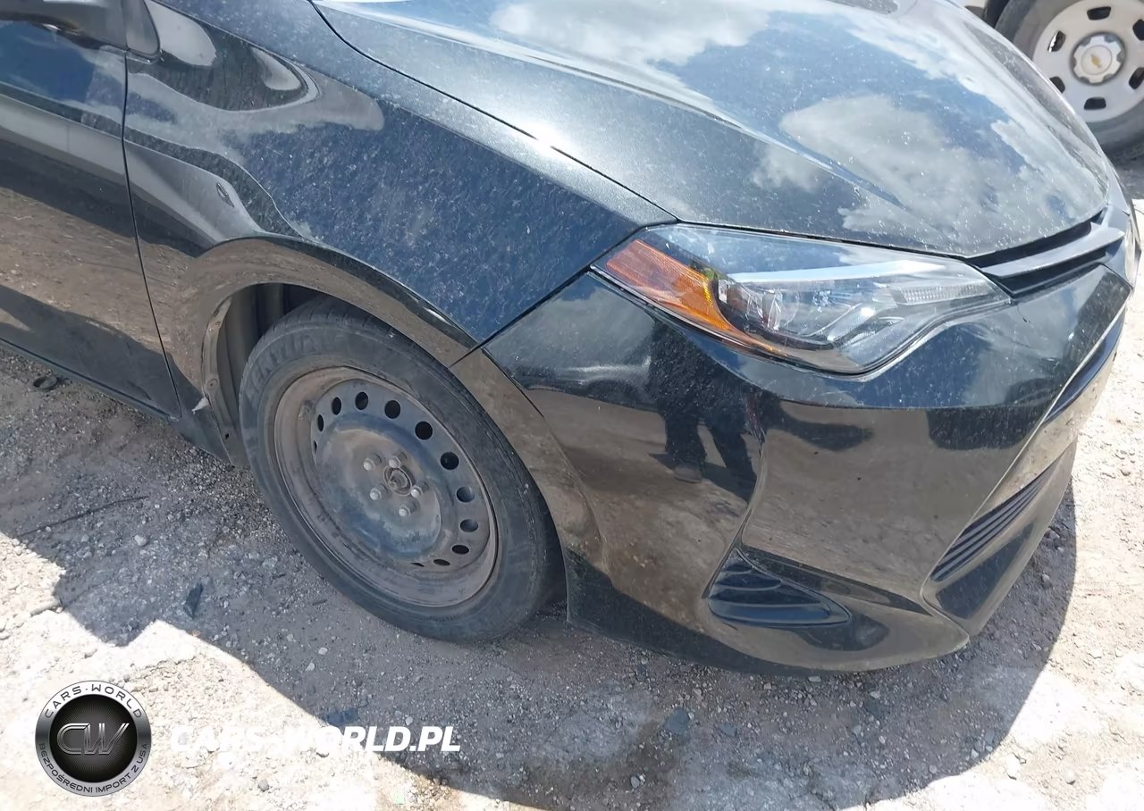 2017 Toyota Corolla Le VIN:5YFBURHE2HP599101 - 19