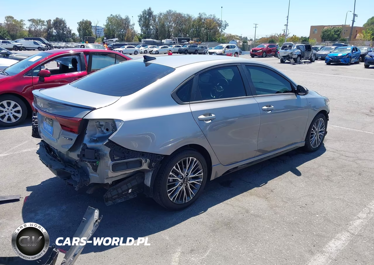 2022 Kia Forte Gt-Line VIN:3KPF54AD7NE481545 - 4