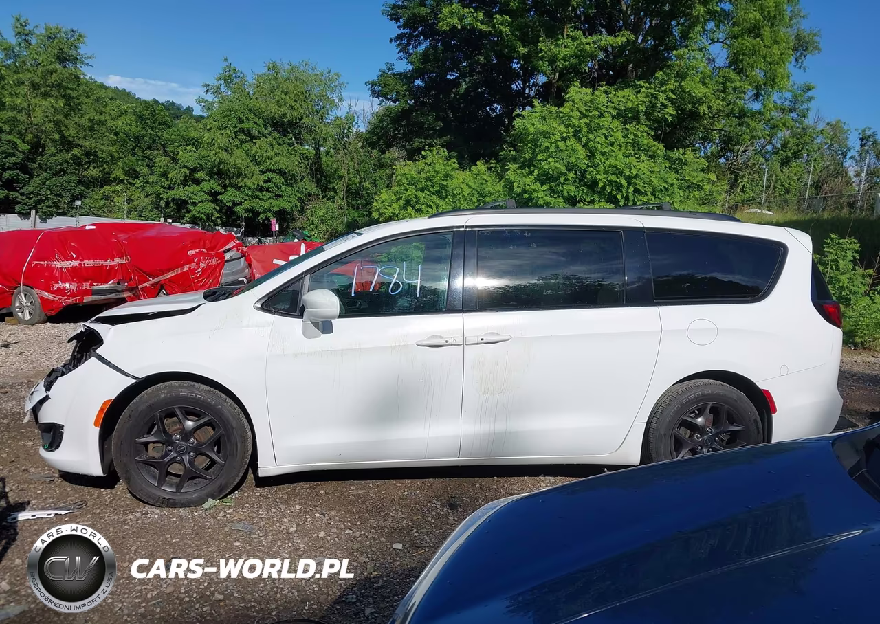 2018 Chrysler Pacifica Touring L VIN:2C4RC1BG8JR274312 - 14