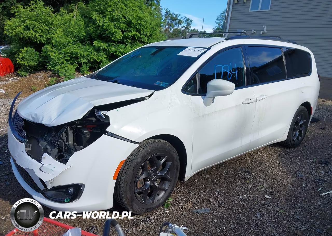 2018 Chrysler Pacifica Touring L VIN:2C4RC1BG8JR274312 - 2