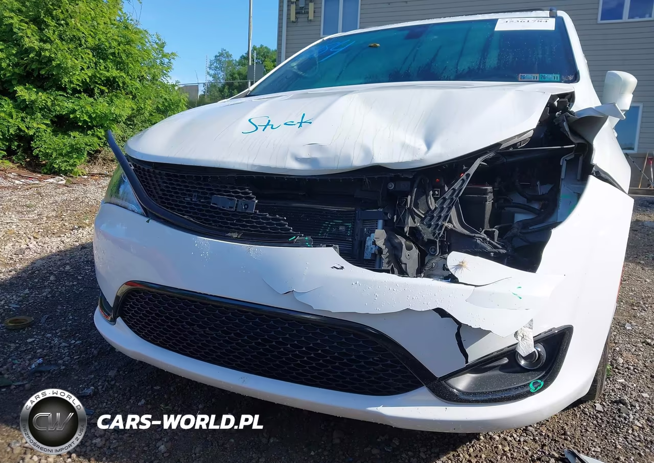 2018 Chrysler Pacifica Touring L VIN:2C4RC1BG8JR274312 - 6