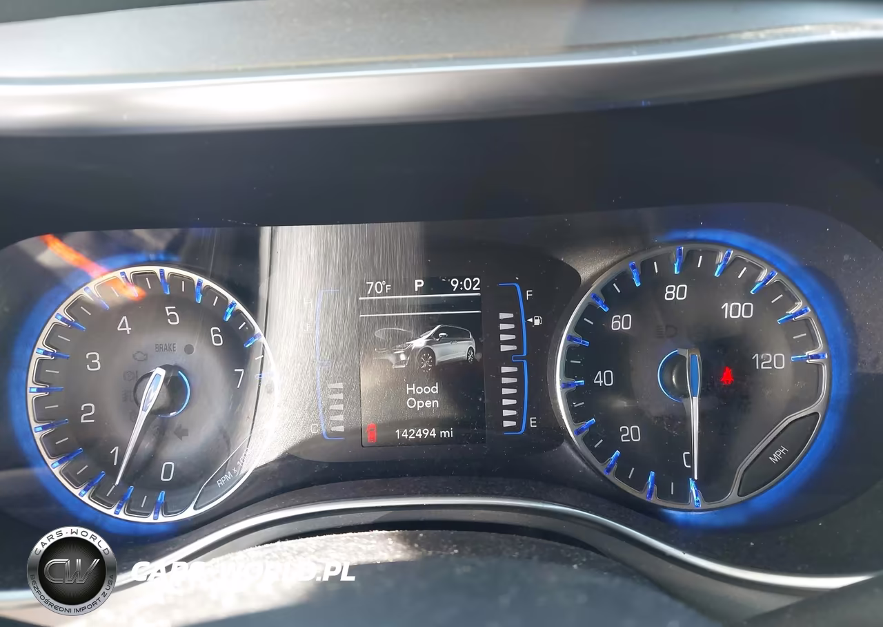 2018 Chrysler Pacifica Touring L VIN:2C4RC1BG8JR274312 - 7