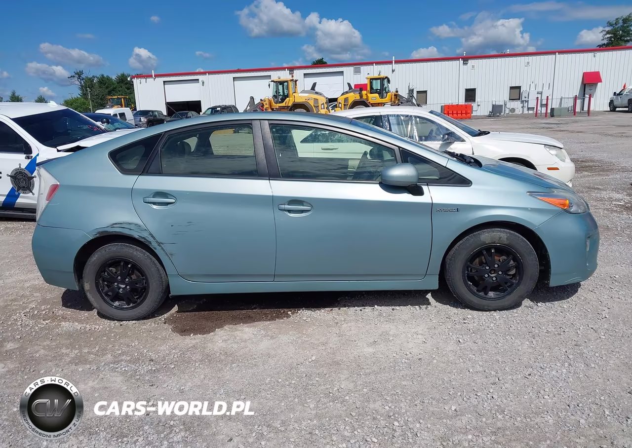 2013 Toyota Prius Two VIN:JTDKN3DUXD5641822 - 13