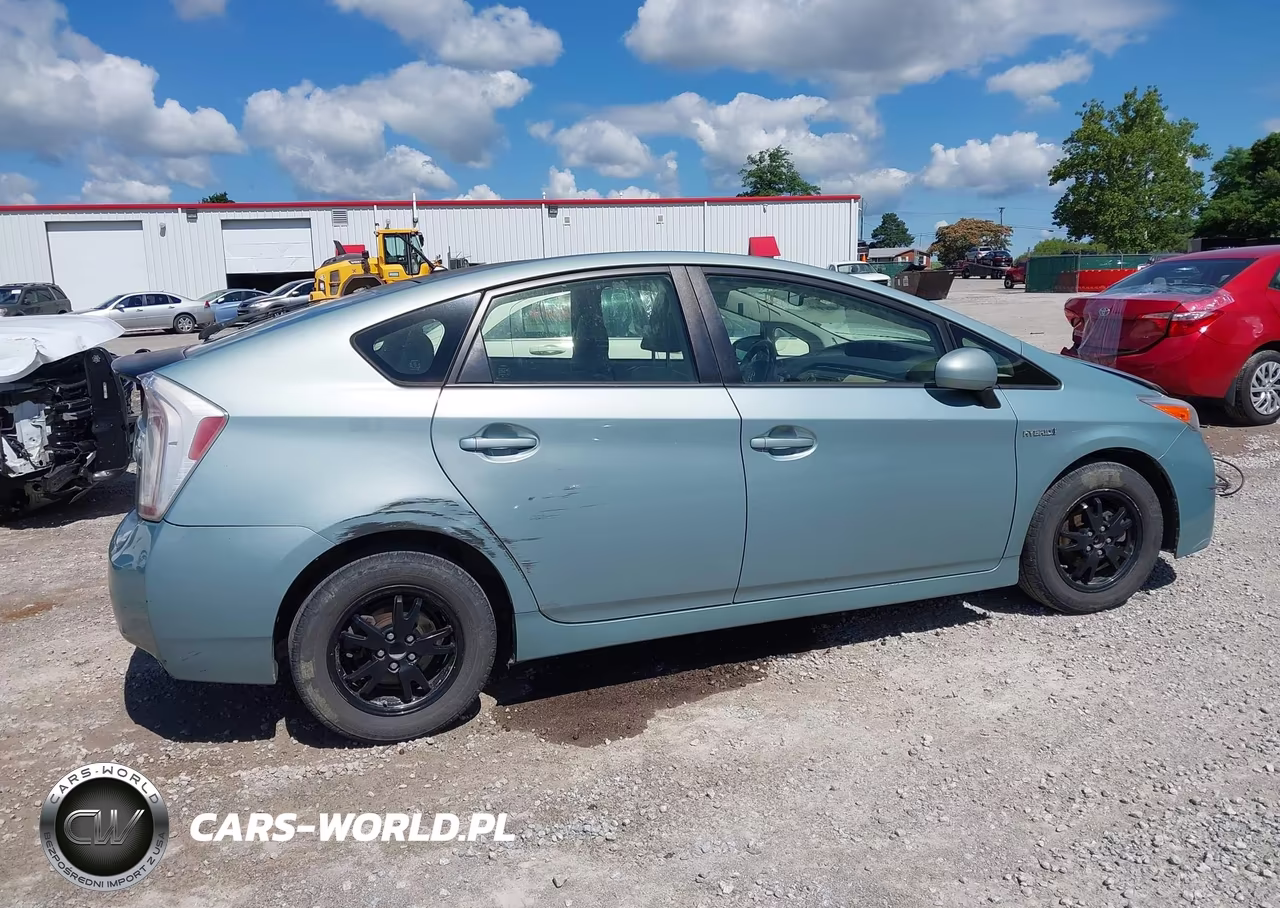 2013 Toyota Prius Two VIN:JTDKN3DUXD5641822 - 6