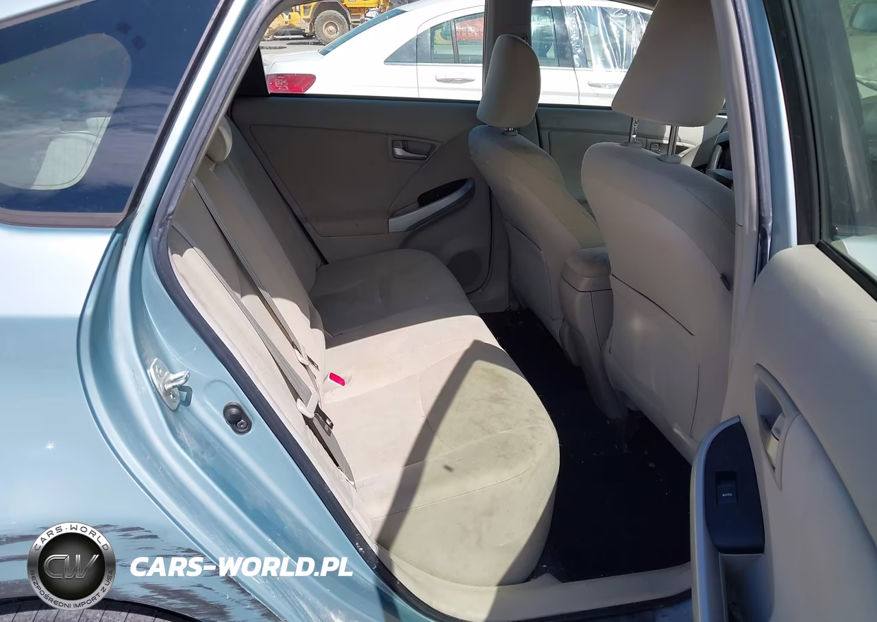 2013 Toyota Prius Two VIN:JTDKN3DUXD5641822 - 8