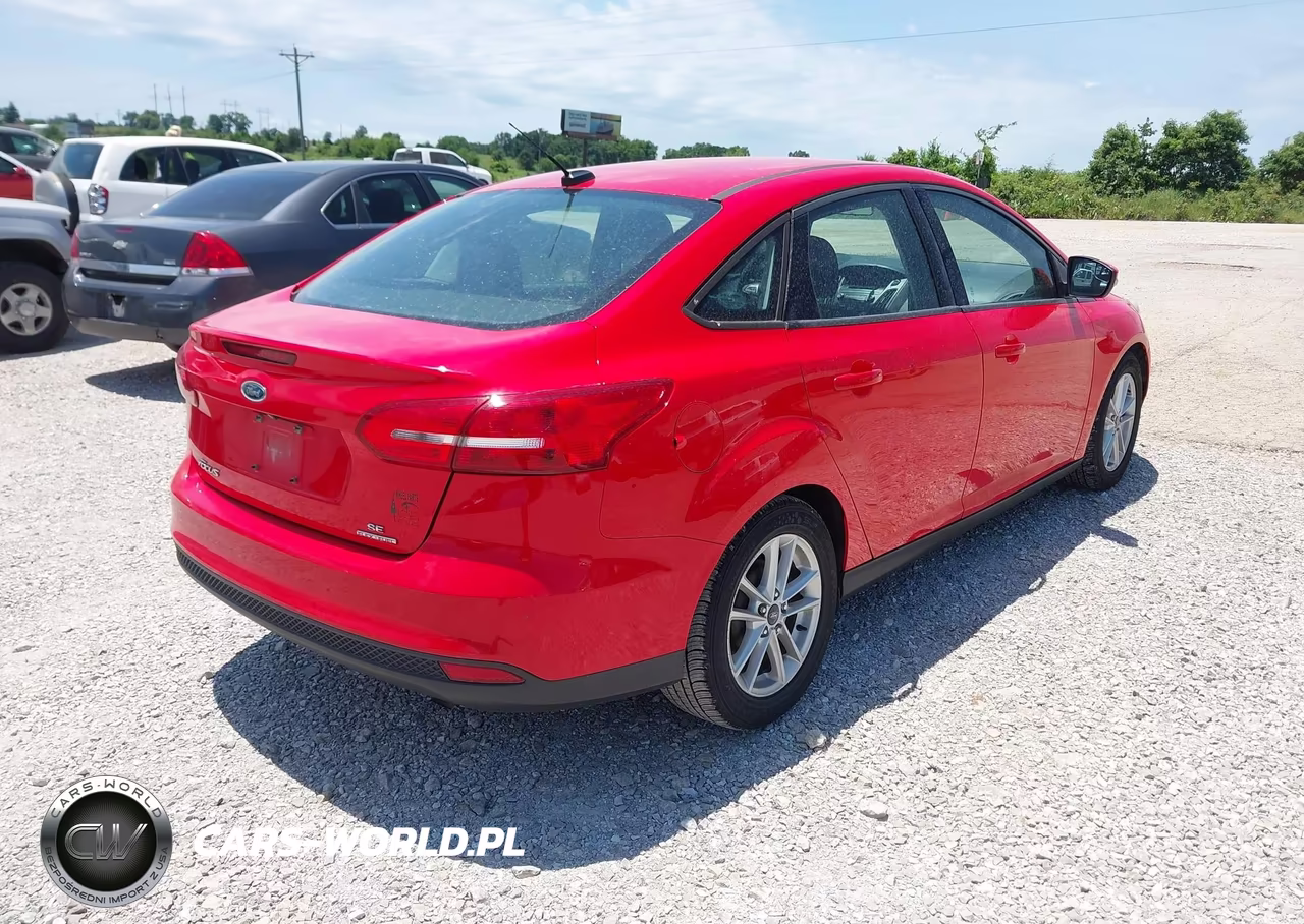 2015 Ford Focus Se VIN:1FADP3F24FL206846 - 4