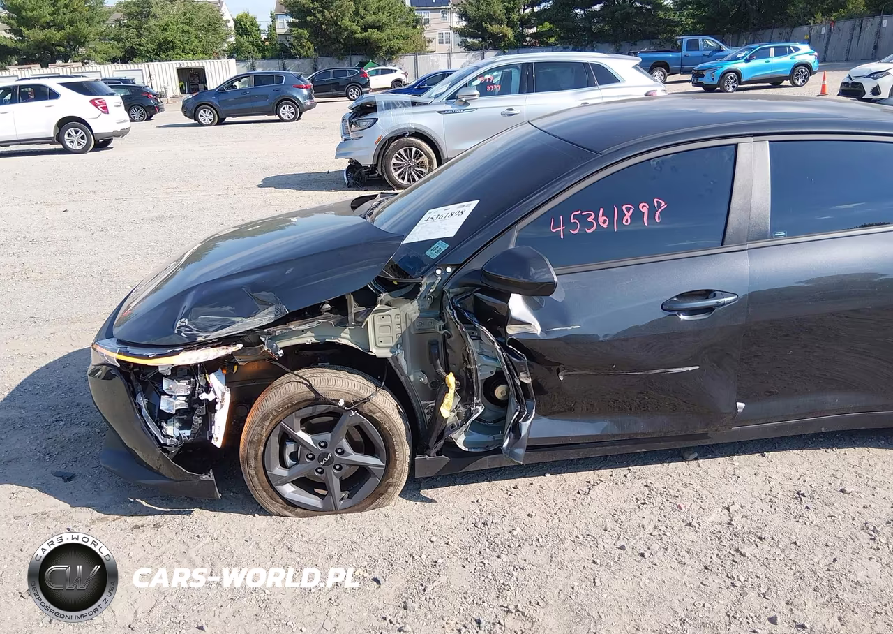 2025 Kia K4 Lxs VIN:3KPFT4DE8SE221144 - 6