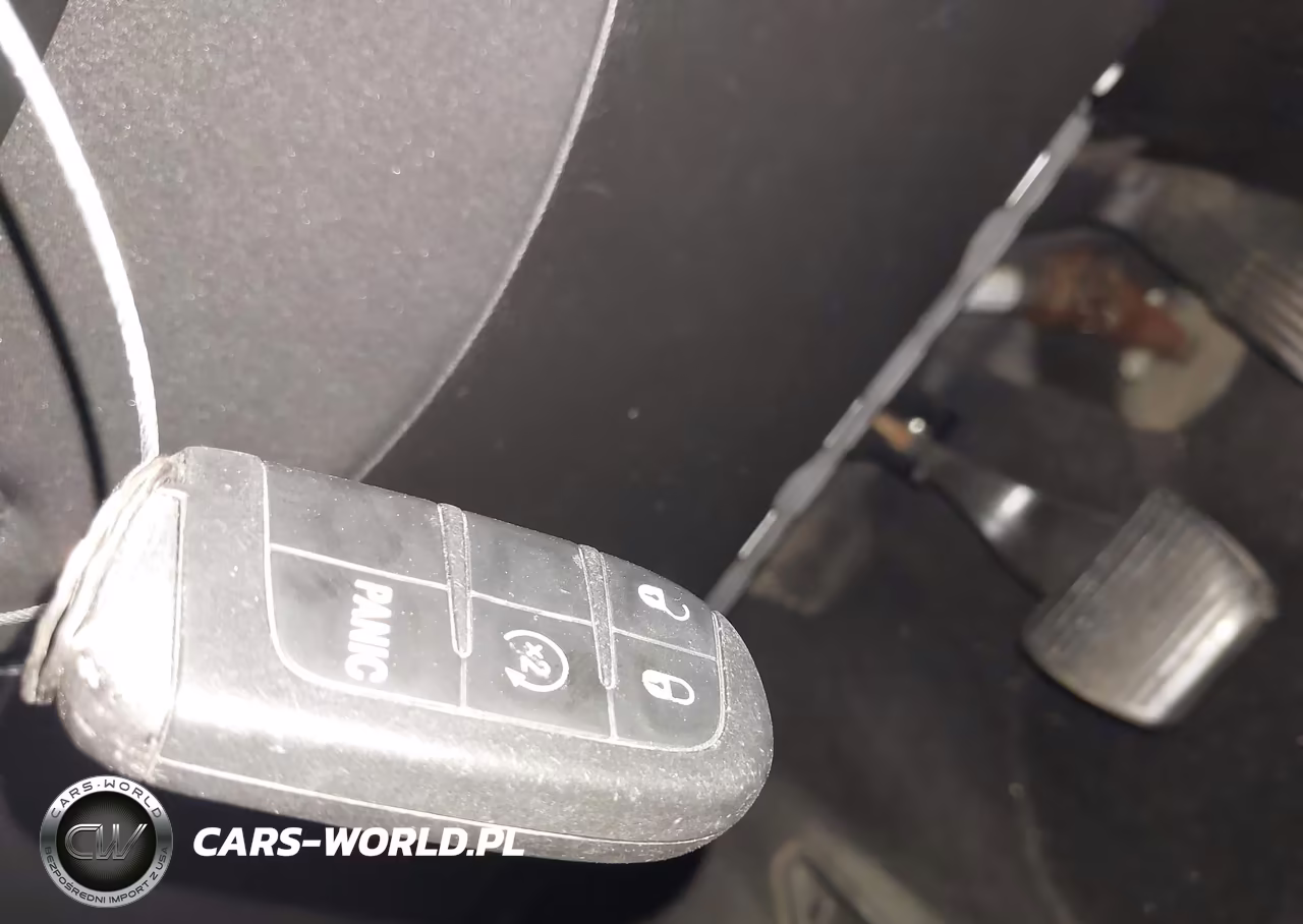 2017 Jeep Renegade Latitude 4X4 VIN:ZACCJBBB5HPG39811 - 11
