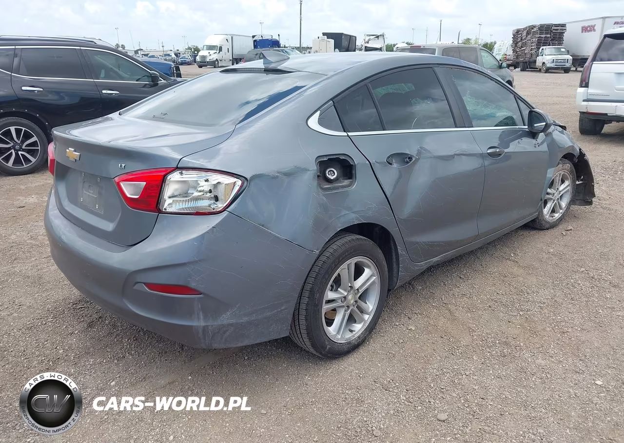2018 Chevrolet Cruze Lt Auto VIN:1G1BE5SM2J7247089 - 4