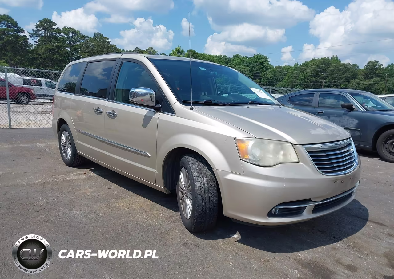 2013 Chrysler Town & Country Touring-L – zdjęcie 1 z 13