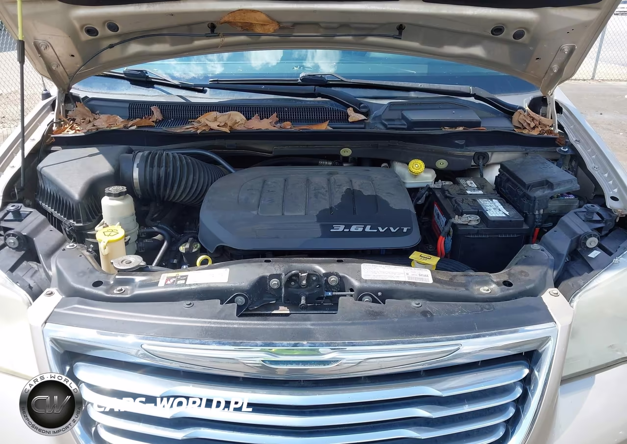 2013 Chrysler Town & Country Touring-L VIN:2C4RC1CG1DR663215 - 10