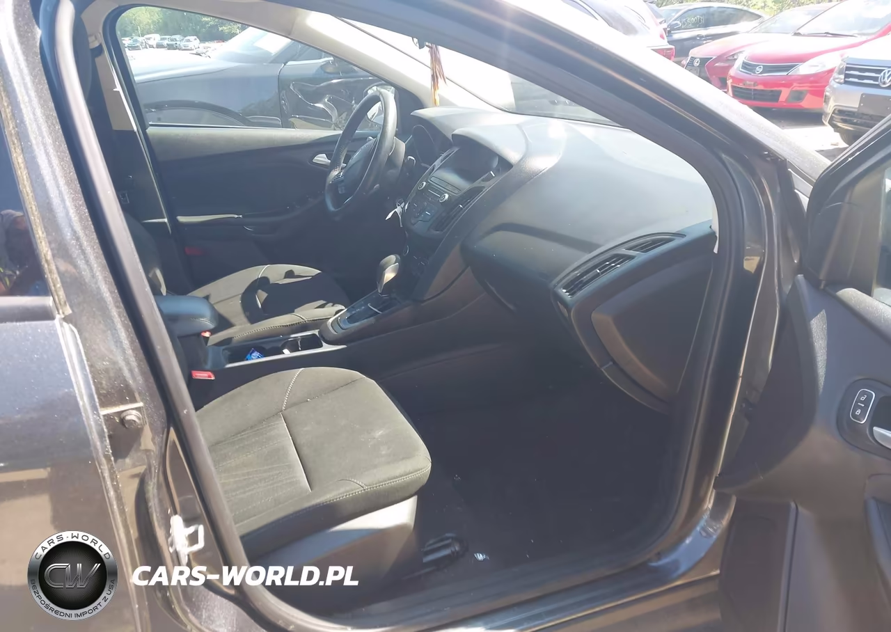 2018 Ford Focus Se VIN:1FADP3FE7JL254201 - 5