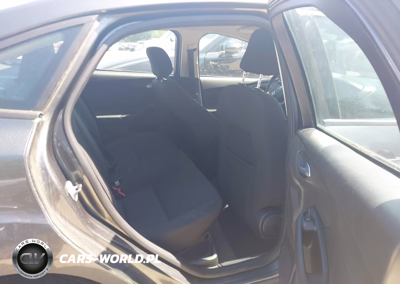 2018 Ford Focus Se VIN:1FADP3FE7JL254201 - 8
