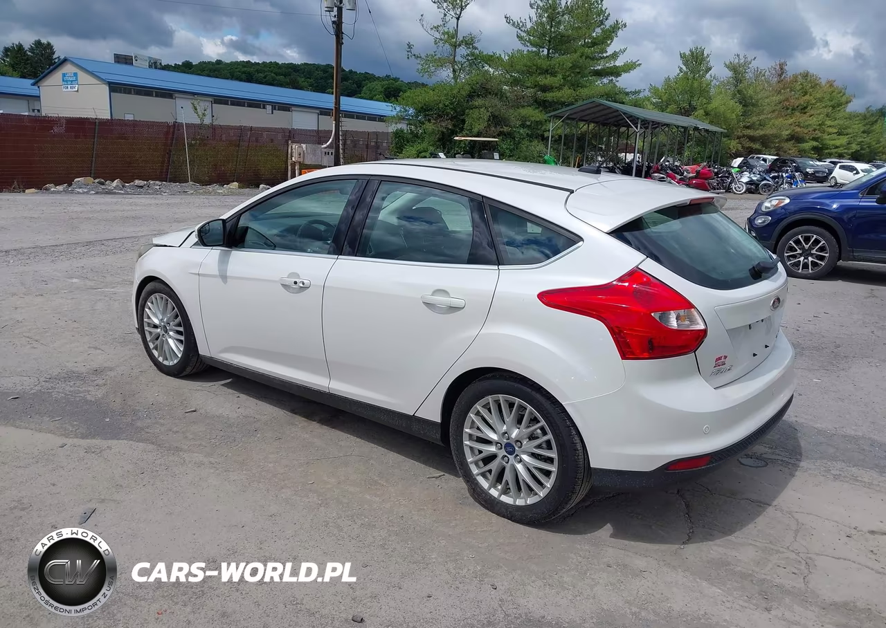 2014 Ford Focus Titanium VIN:1FADP3N28EL462939 - 3