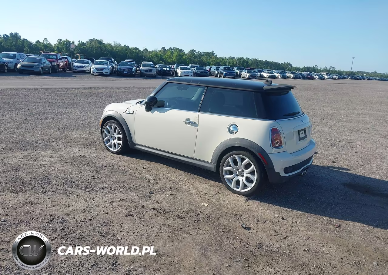 2010 Mini Cooper S VIN:WMWMF7C59ATZ70250 - 3