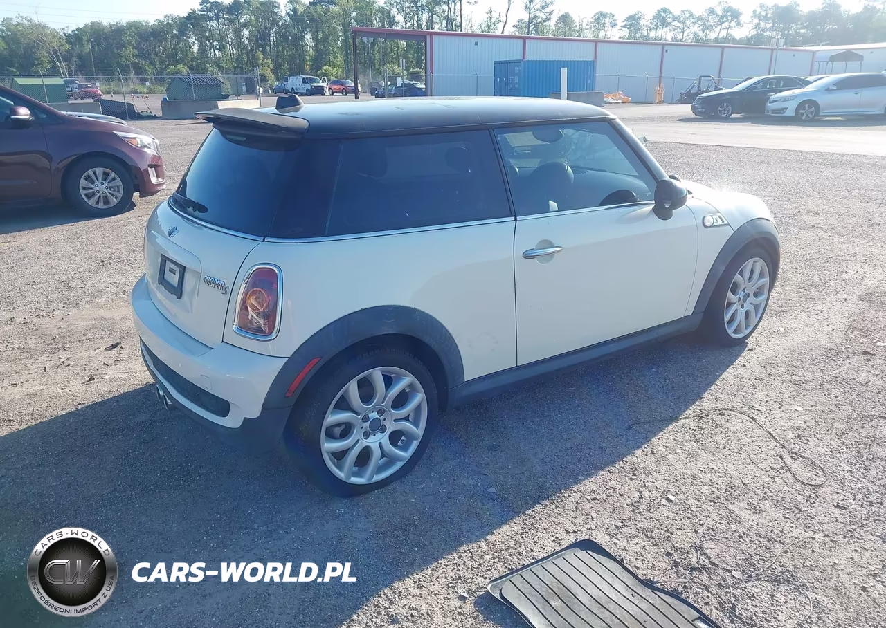 2010 Mini Cooper S VIN:WMWMF7C59ATZ70250 - 4