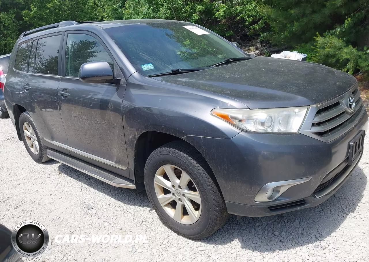 2013 Toyota Highlander Base Plus V6 – zdjęcie 1 z 16