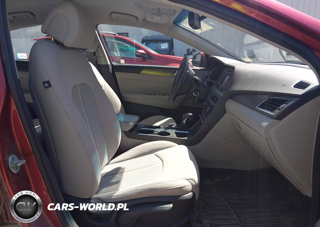 2015 Hyundai Sonata Sport VIN:5NPE34AF0FH068639 - 5