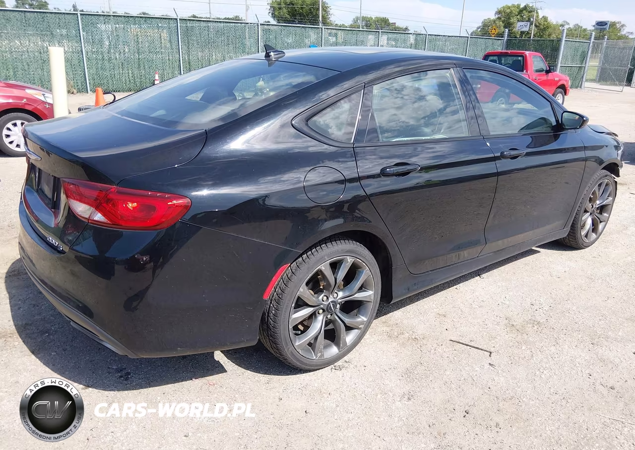 2015 Chrysler 200 S VIN:1C3CCCDG4FN589633 - 4