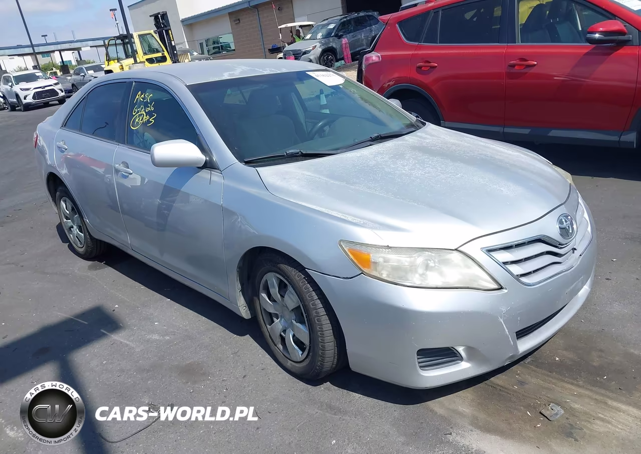 2011 Toyota Camry Le – zdjęcie 1 z 13