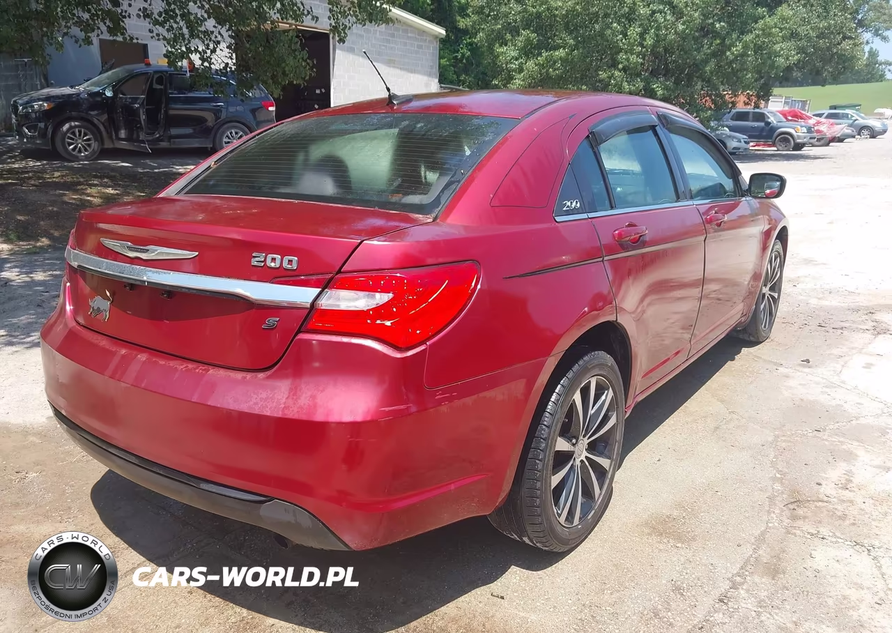 2013 Chrysler 200 Touring VIN:1C3CCBBB3DN584681 - 4