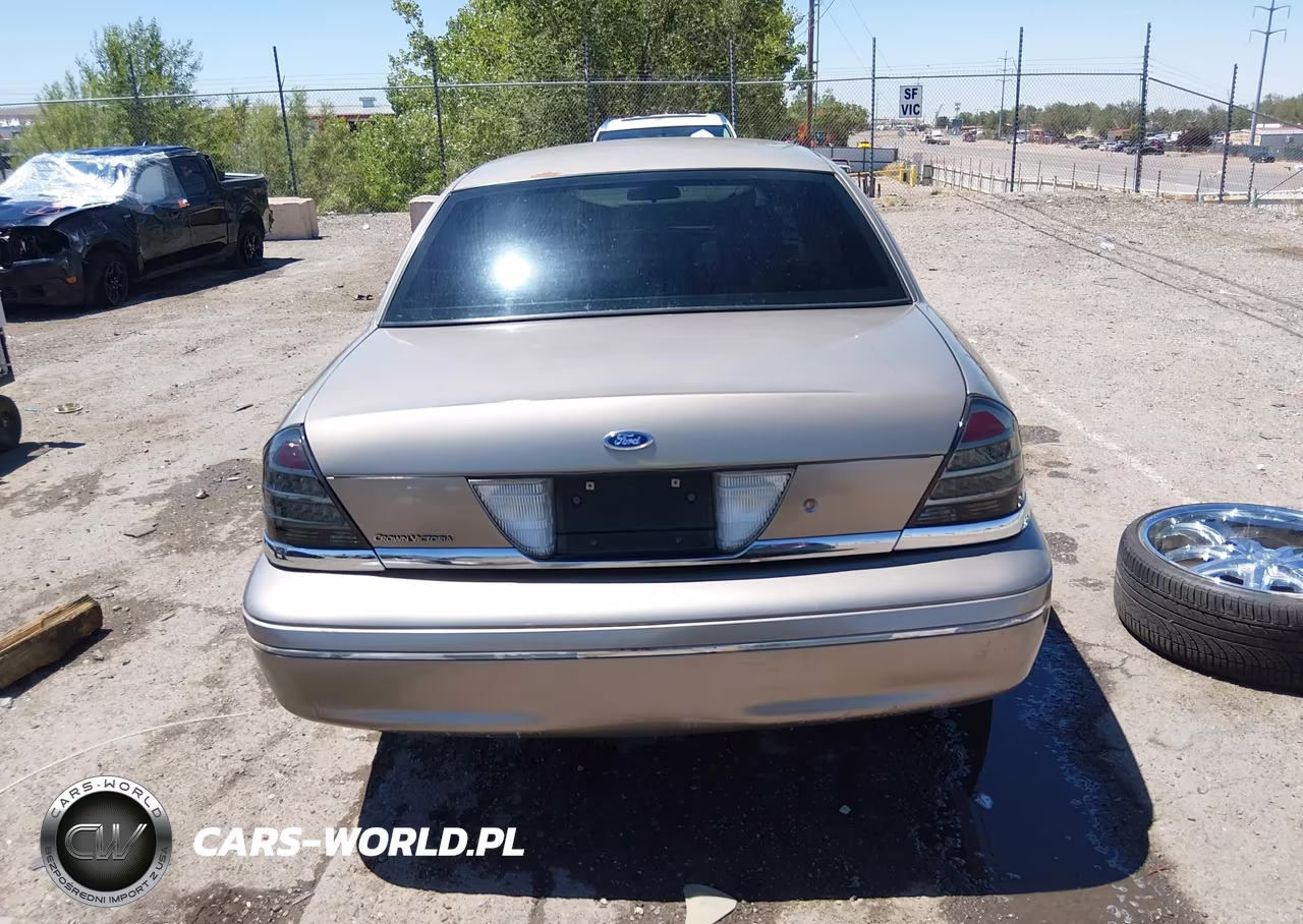 2003 Ford Crown Victoria Standard VIN:2FAFP73W63X108861 - 17