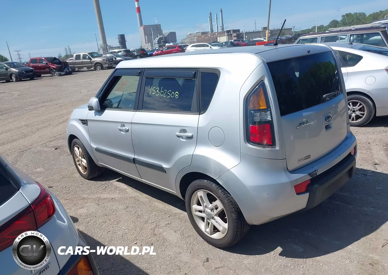 2011 Kia Soul + VIN:KNDJT2A27B7711597 - 3