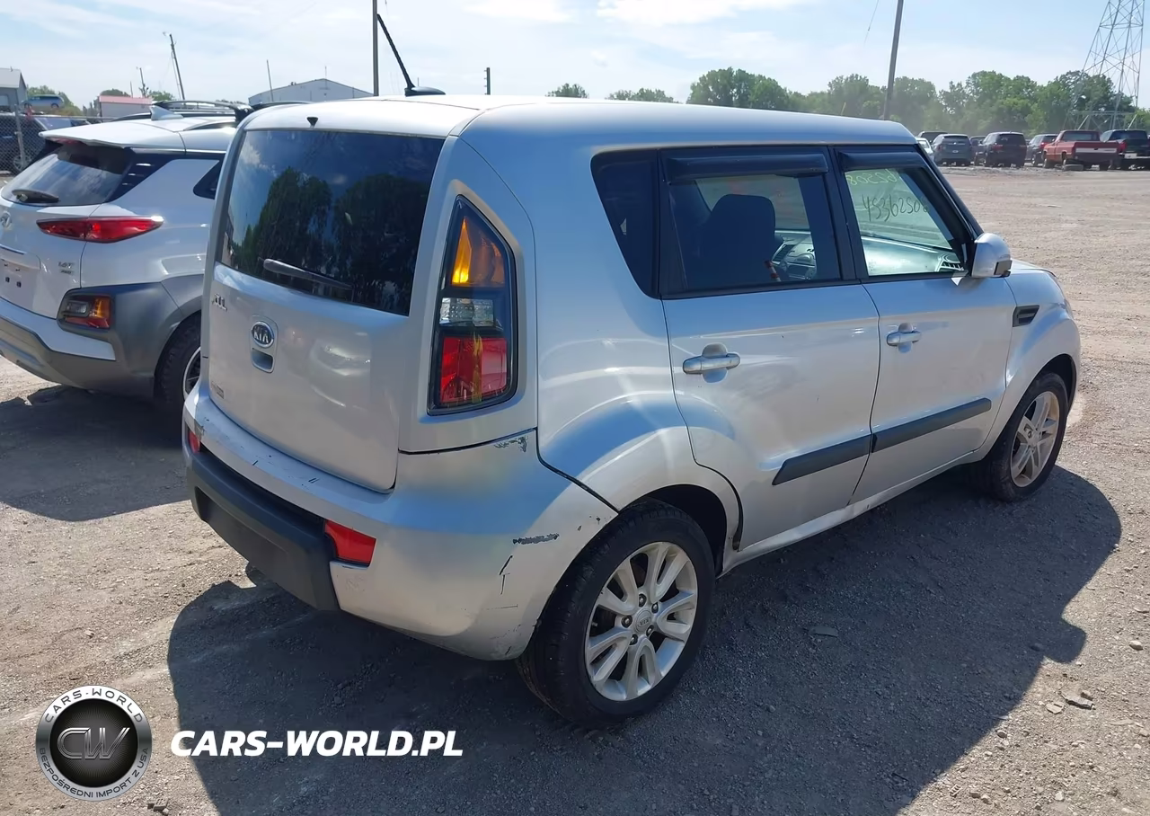 2011 Kia Soul + VIN:KNDJT2A27B7711597 - 4