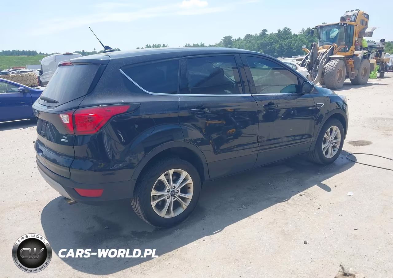 2019 Ford Escape Se VIN:1FMCU9GD0KUB83843 - 4