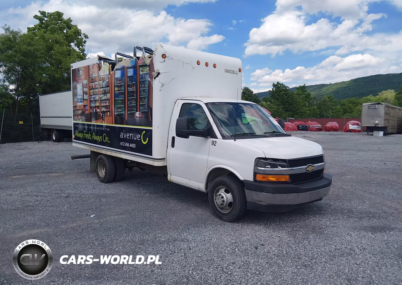 2017 Chevrolet Express Cutaway Work Van – zdjęcie 1 z 15