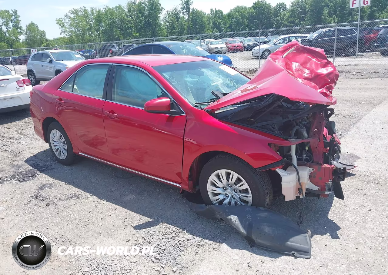 2013 Toyota Camry Le – zdjęcie 1 z 16