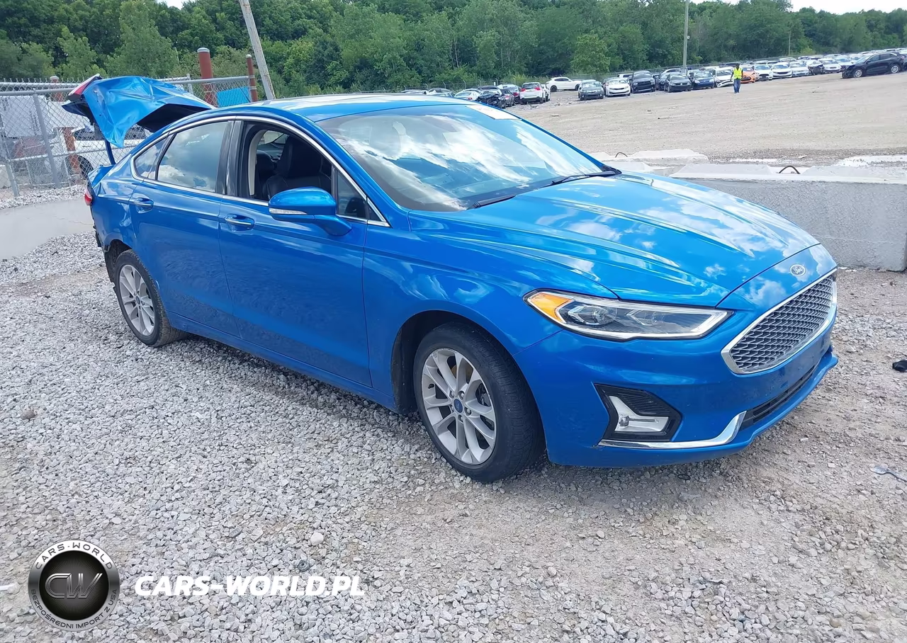2020 Ford Fusion Plug-In Hybrid Titanium – zdjęcie 1 z 17