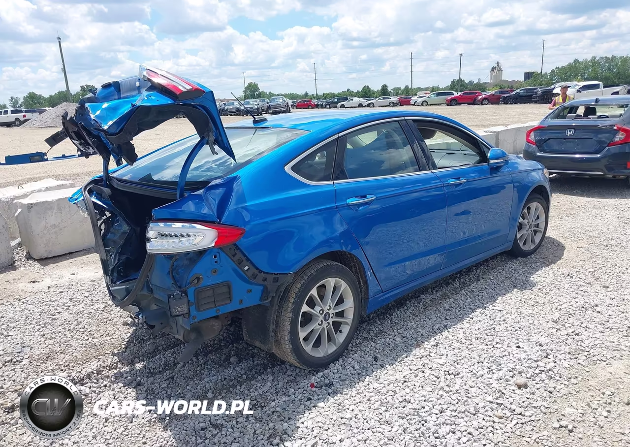 2020 Ford Fusion Plug-In Hybrid Titanium VIN:3FA6P0SU8LR225735 - 4