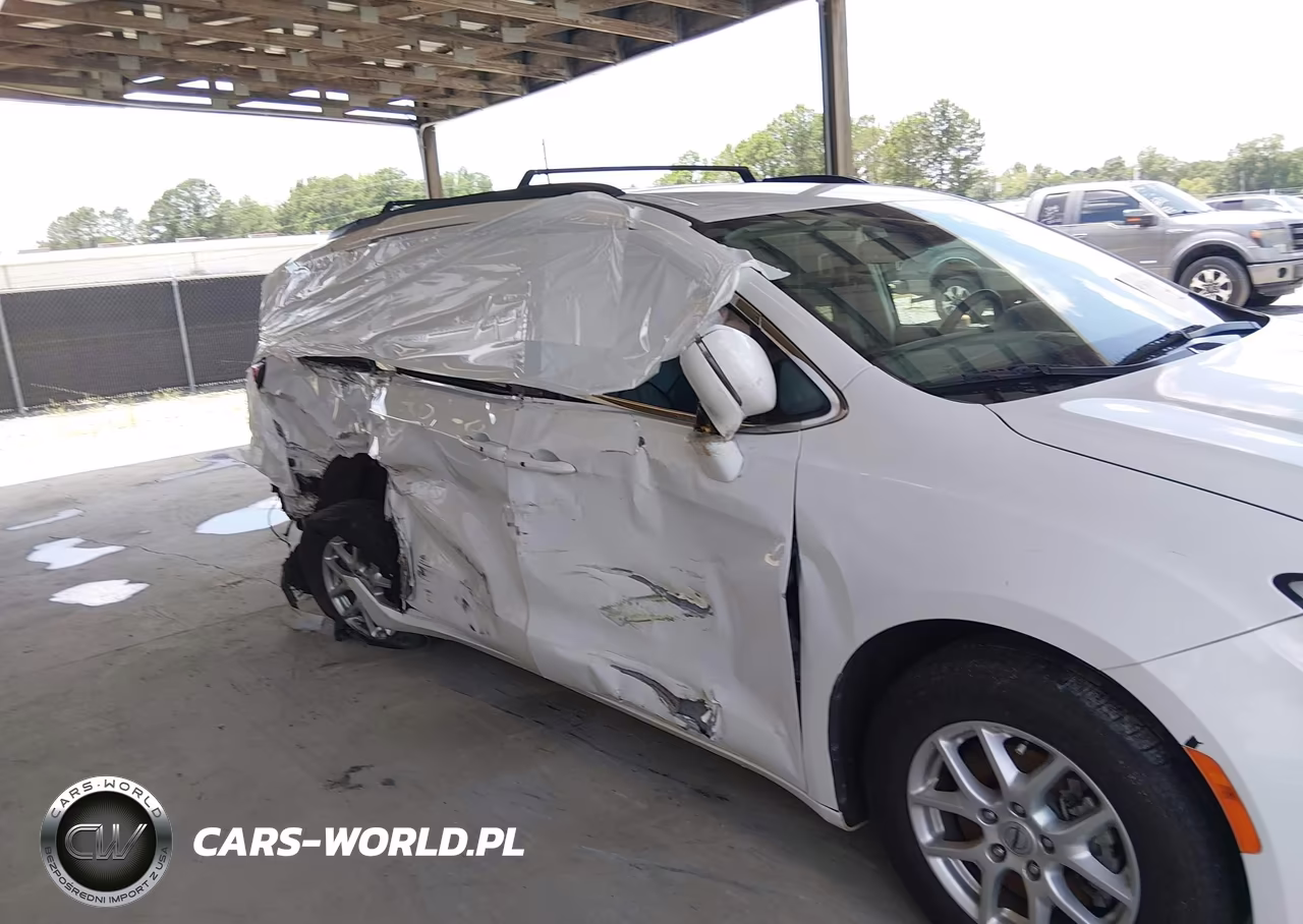2022 Chrysler Pacifica Touring L VIN:2C4RC1BG6NR182072 - 6