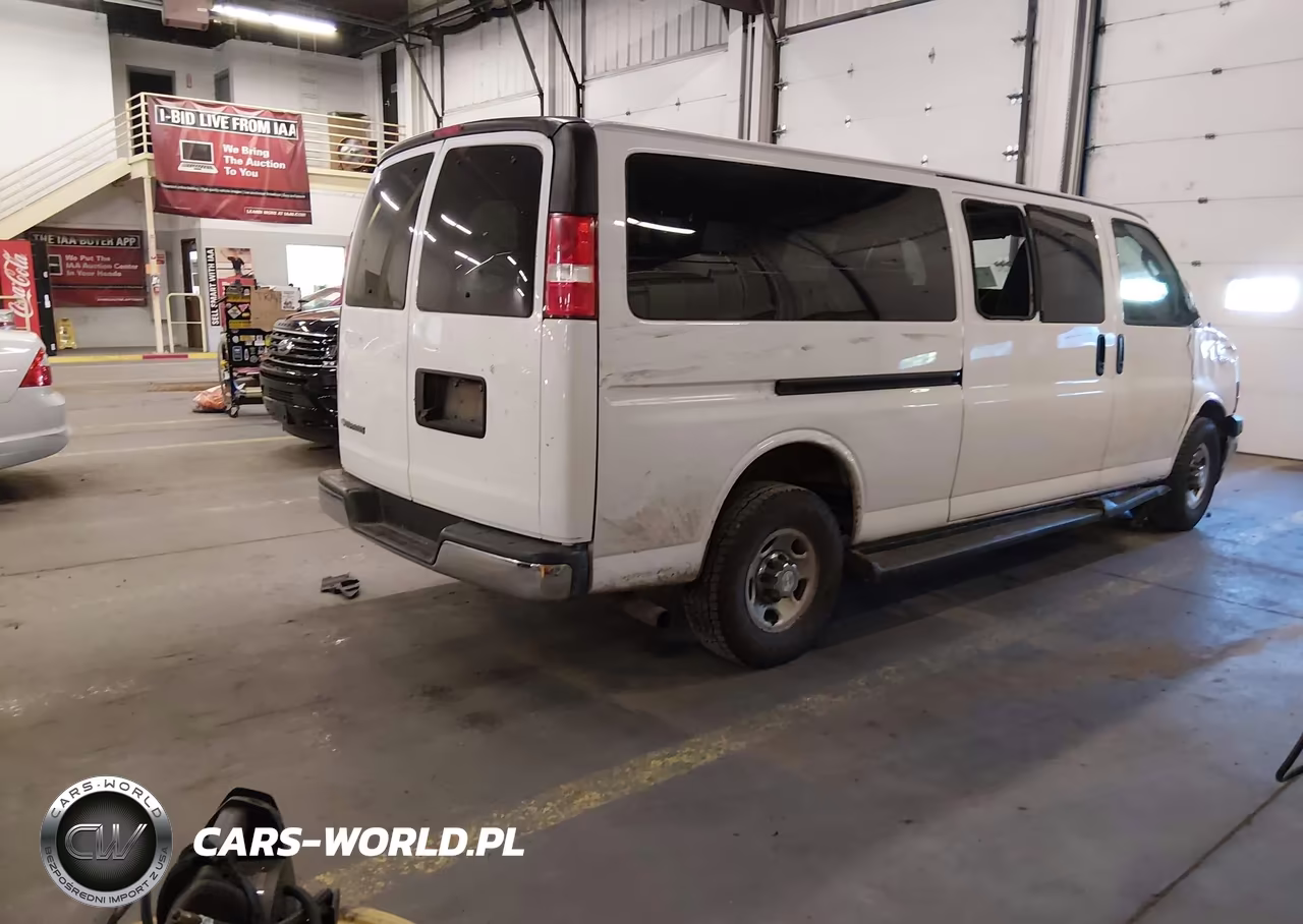 2019 Chevrolet Express 3500 Lt VIN:1GAZGPFG3K1239273 - 4