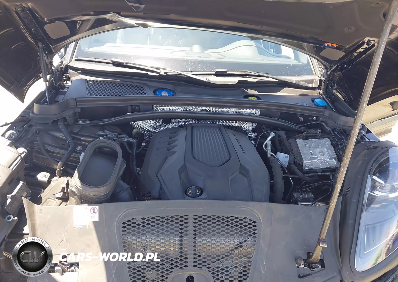 2023 Porsche Macan T VIN:WP1AA2A53PLB17831 - 10