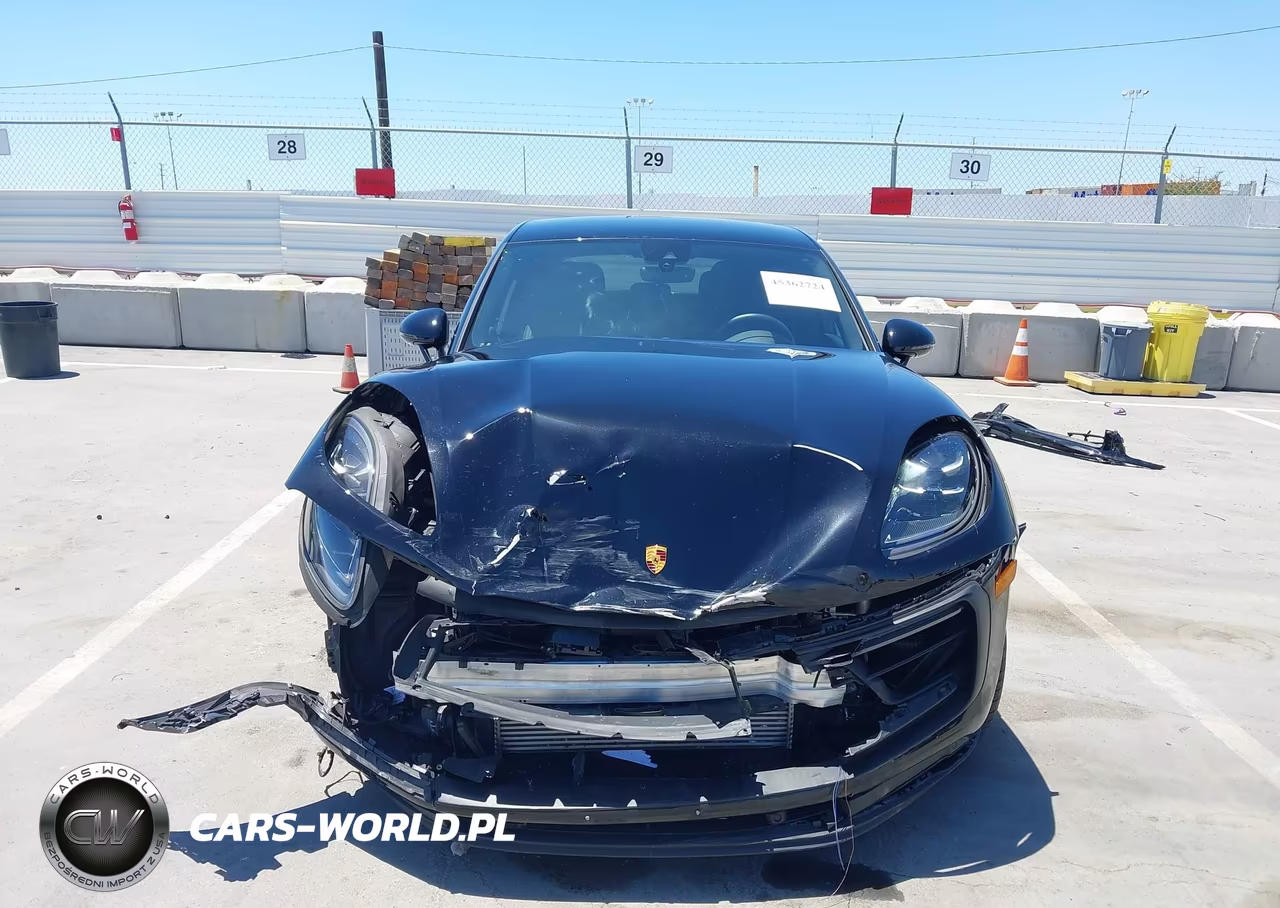 2023 Porsche Macan T VIN:WP1AA2A53PLB17831 - 13