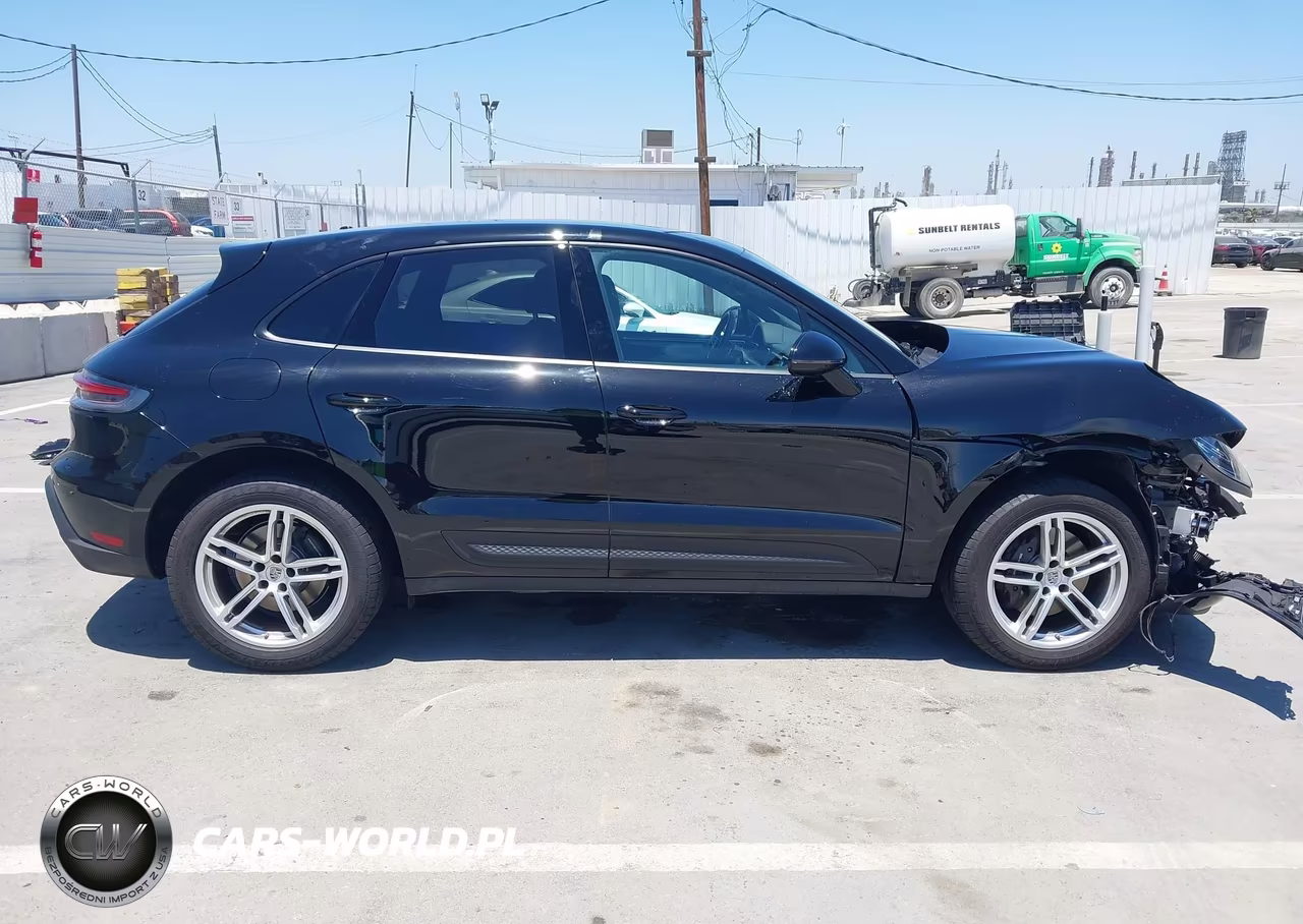 2023 Porsche Macan T VIN:WP1AA2A53PLB17831 - 14