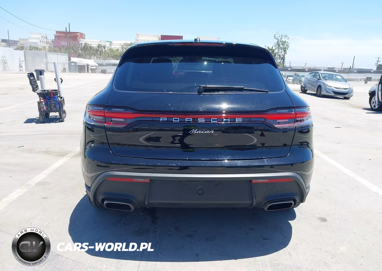 2023 Porsche Macan T VIN:WP1AA2A53PLB17831 - 17