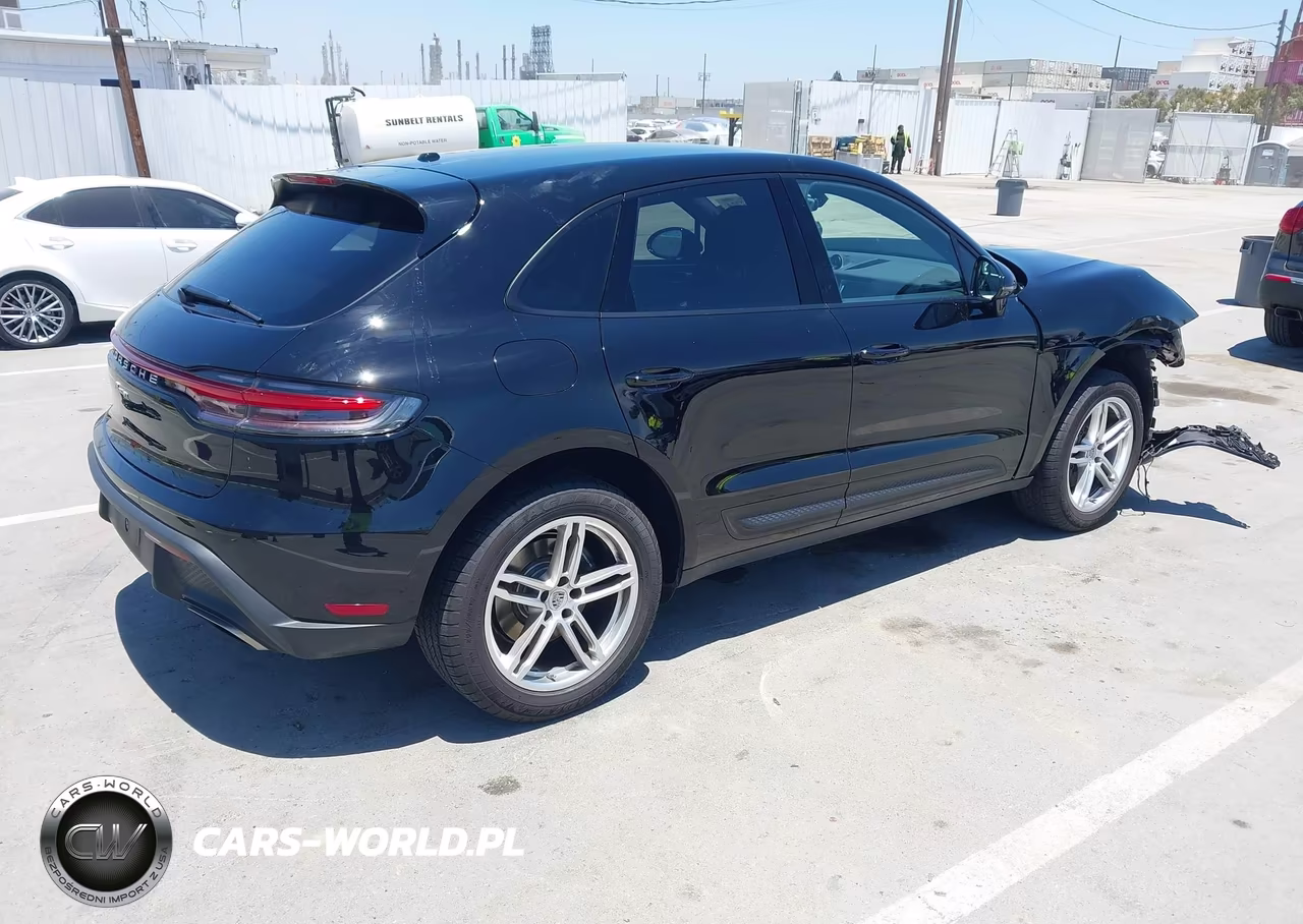 2023 Porsche Macan T VIN:WP1AA2A53PLB17831 - 4