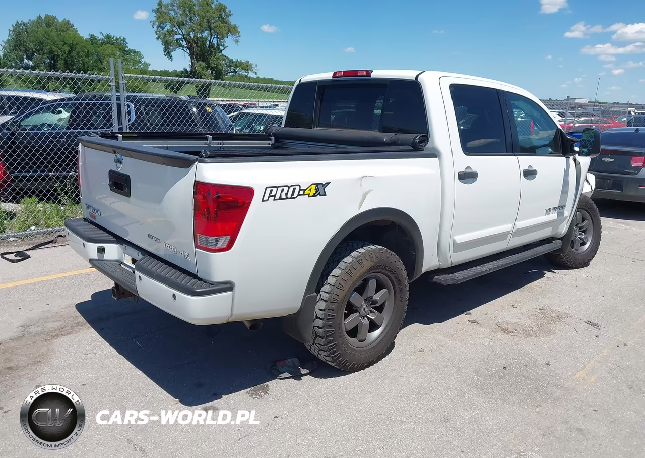 2015 Nissan Titan Pro-4X VIN:1N6BA0EC3FN509808 - 4