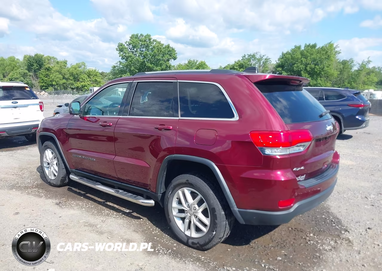 2017 Jeep Grand Cherokee Laredo 4X4 VIN:1C4RJFAG4HC822801 - 3